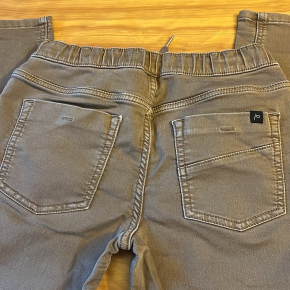 Brown drawstring khaki pants with cool details. - Picture 3 of 4